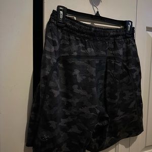 Used Lululemon Men’s 7 inch linerless pacebreaker shorts. Size S.